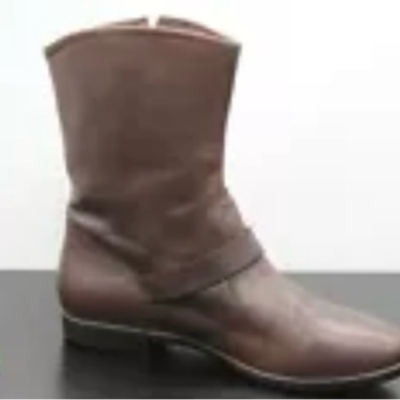 UGG Australia Frances Women’s Brown Leather Two Buckle Short Size   NWOT - Picture 3 of 14